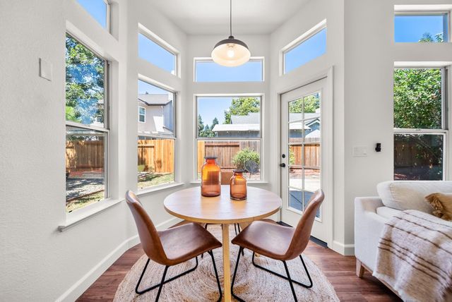 9267 Caulfield Dr, Elk Grove, CA 95758