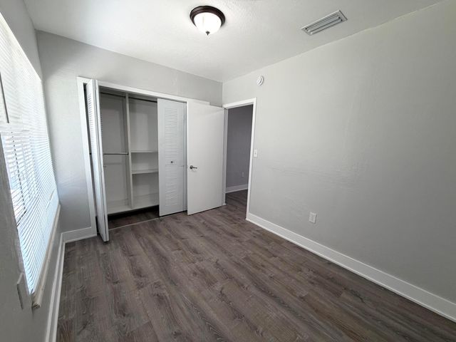 614 NE 3rd Street 8, Hallandale Beach, FL 33009