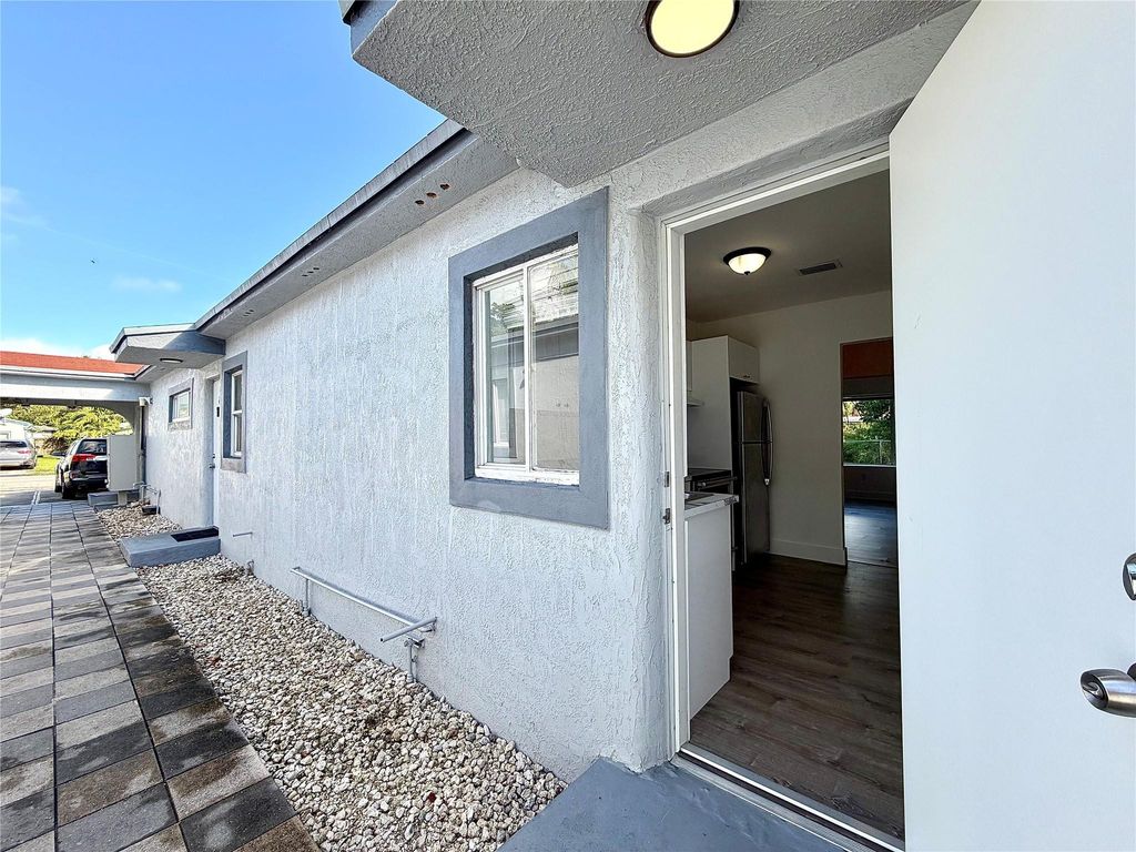 614 NE 3rd Street 8, Hallandale Beach, FL 33009