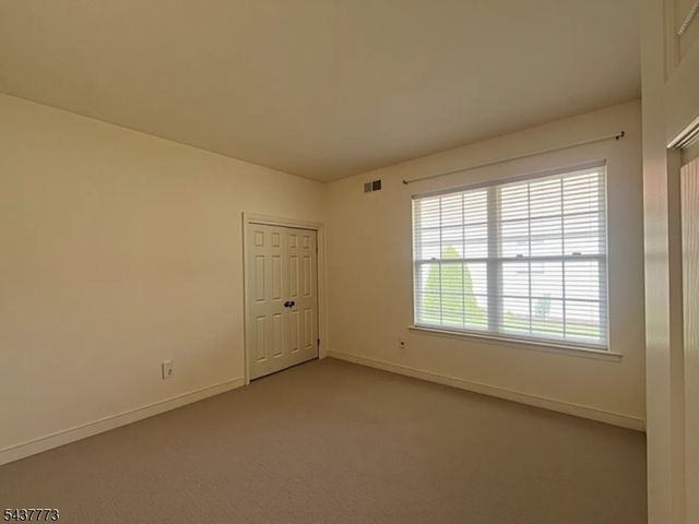 9 Buckingham Cir, White Twp., NJ 07823