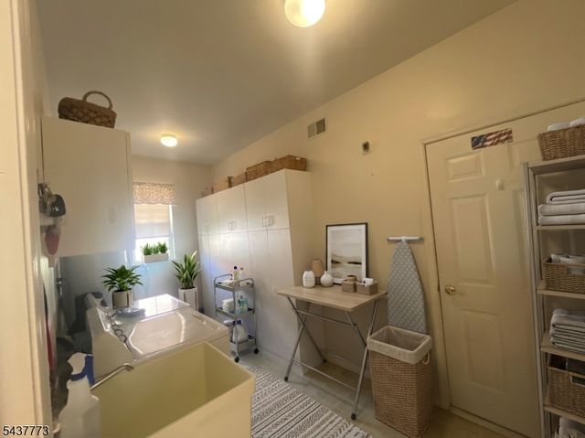 9 Buckingham Cir, White Twp., NJ 07823