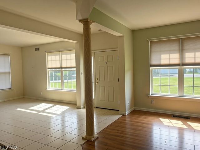 9 Buckingham Cir, White Twp., NJ 07823