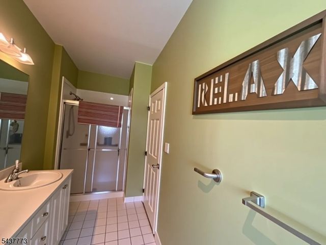 9 Buckingham Cir, White Twp., NJ 07823
