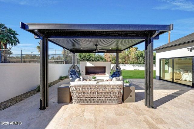 6050 E HOLLYHOCK Street, Phoenix, AZ 85018