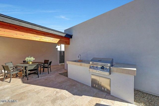 6050 E HOLLYHOCK Street, Phoenix, AZ 85018