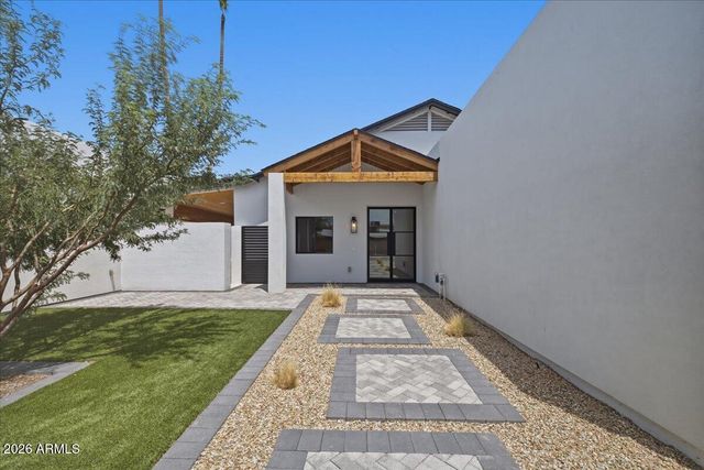 6050 E HOLLYHOCK Street, Phoenix, AZ 85018