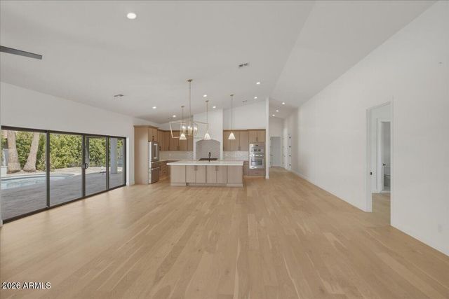 6050 E HOLLYHOCK Street, Phoenix, AZ 85018