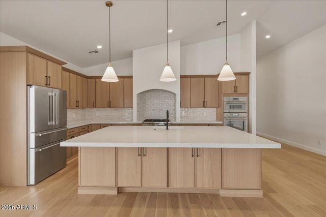 6050 E HOLLYHOCK Street, Phoenix, AZ 85018