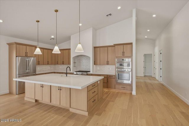6050 E HOLLYHOCK Street, Phoenix, AZ 85018