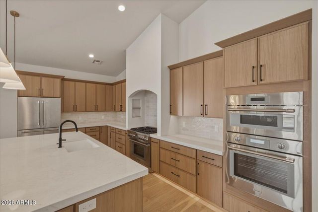 6050 E HOLLYHOCK Street, Phoenix, AZ 85018