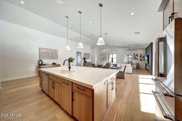 6050 E HOLLYHOCK Street, Phoenix, AZ 85018