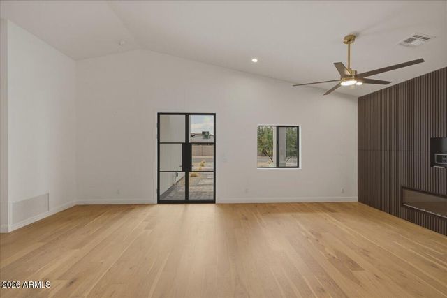 6050 E HOLLYHOCK Street, Phoenix, AZ 85018