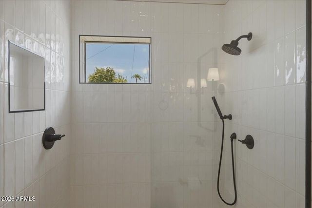 6050 E HOLLYHOCK Street, Phoenix, AZ 85018