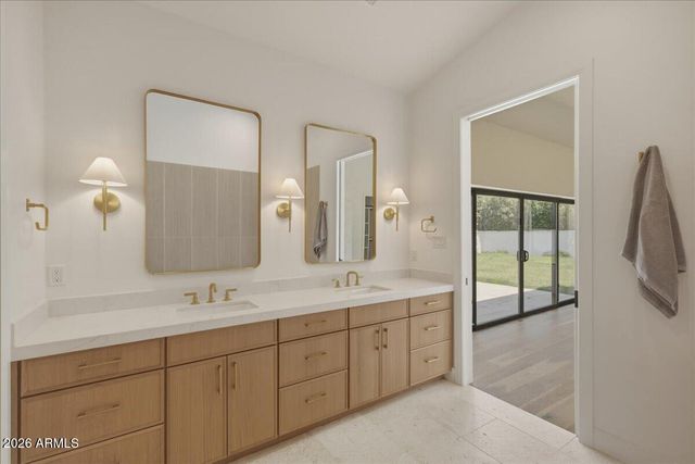 6050 E HOLLYHOCK Street, Phoenix, AZ 85018