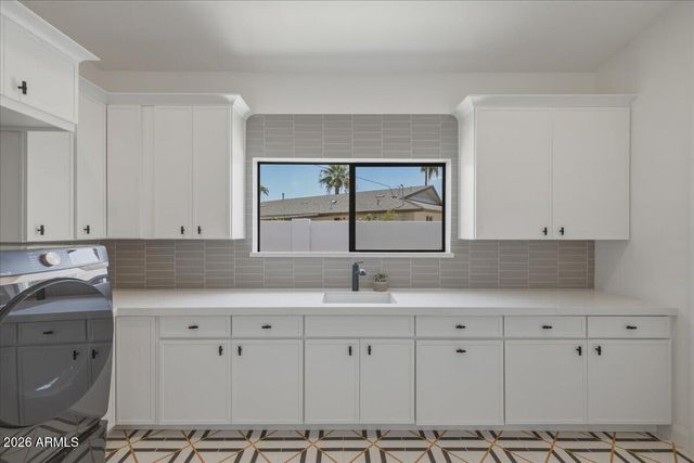 6050 E HOLLYHOCK Street, Phoenix, AZ 85018