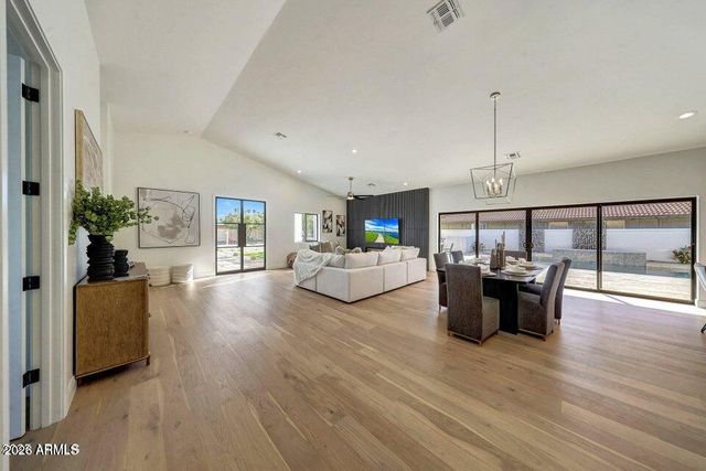 6050 E HOLLYHOCK Street, Phoenix, AZ 85018