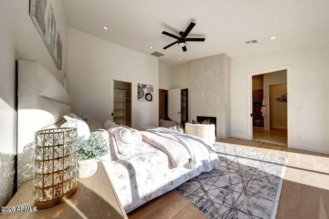 6050 E HOLLYHOCK Street, Phoenix, AZ 85018