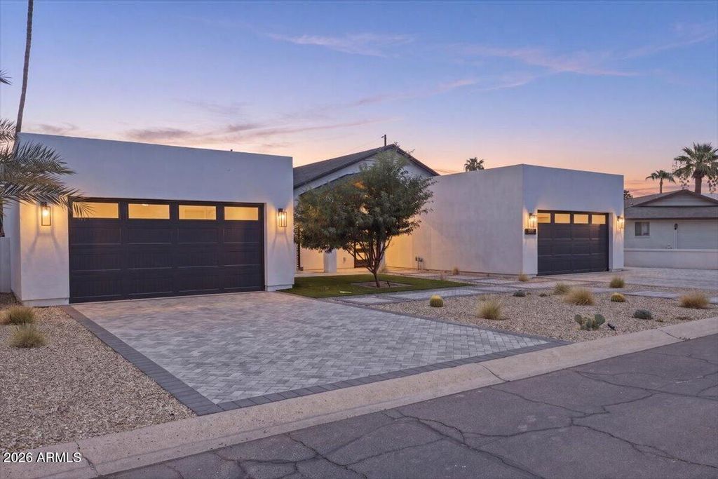 6050 E HOLLYHOCK Street, Phoenix, AZ 85018