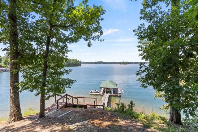 148 Cedar Bluff Court, Six Mile, SC 29682