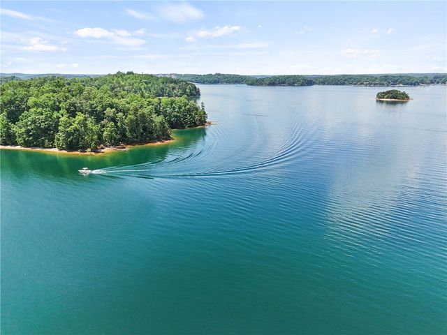 148 Cedar Bluff Court, Six Mile, SC 29682