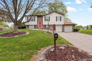 400 Saint Rose Drive, Godfrey, IL 62035