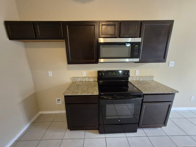 8710 Vista De Nubes, Converse, TX 78109