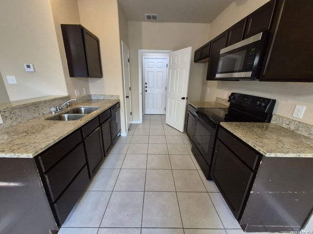 8710 Vista De Nubes, Converse, TX 78109