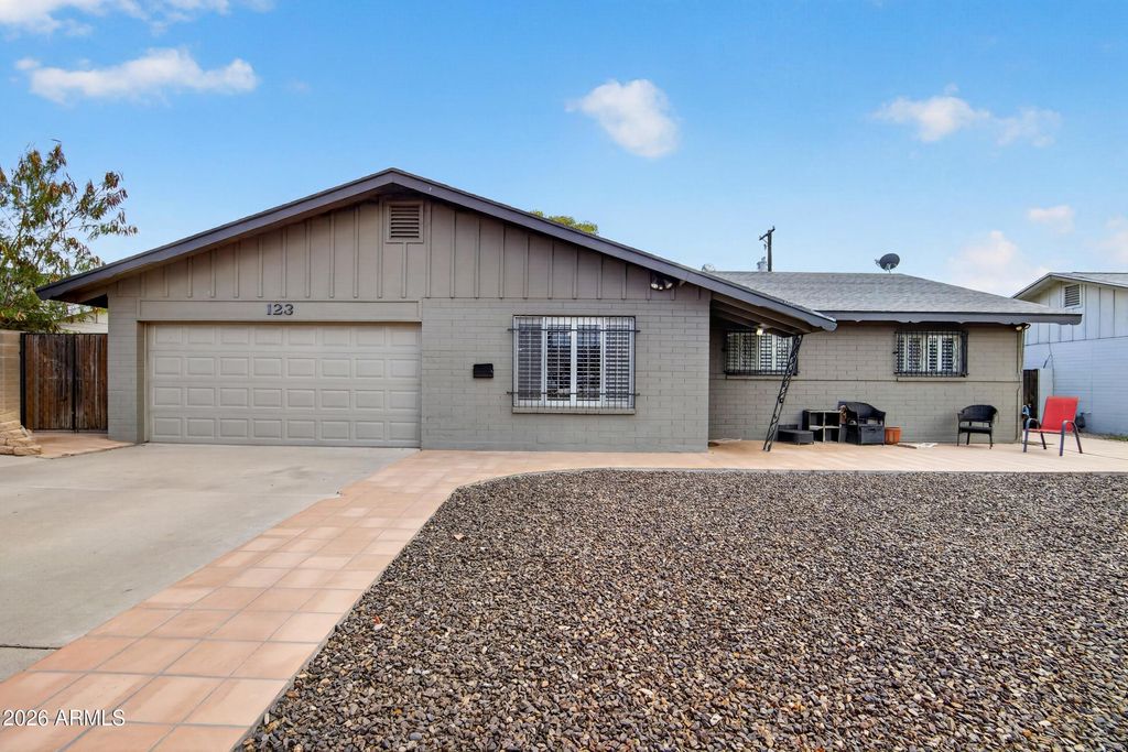123 E ERIE Drive, Tempe, AZ 85282