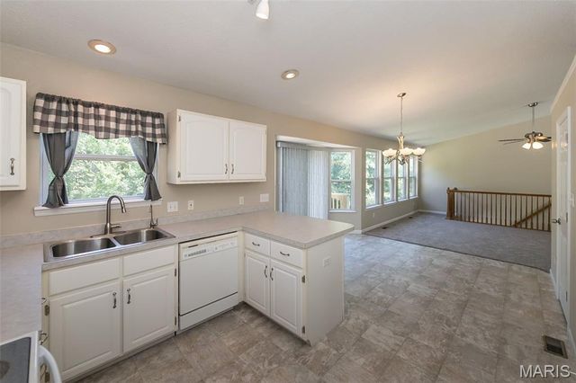 563 Great Plains Drive, House Springs, MO 63051