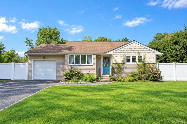 25 Marlboro Drive, Port Jefferson Station, NY 11776