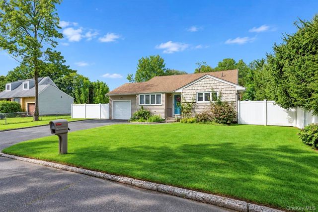 25 Marlboro Drive, Port Jefferson Station, NY 11776