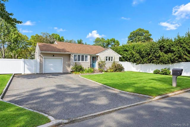 25 Marlboro Drive, Port Jefferson Station, NY 11776