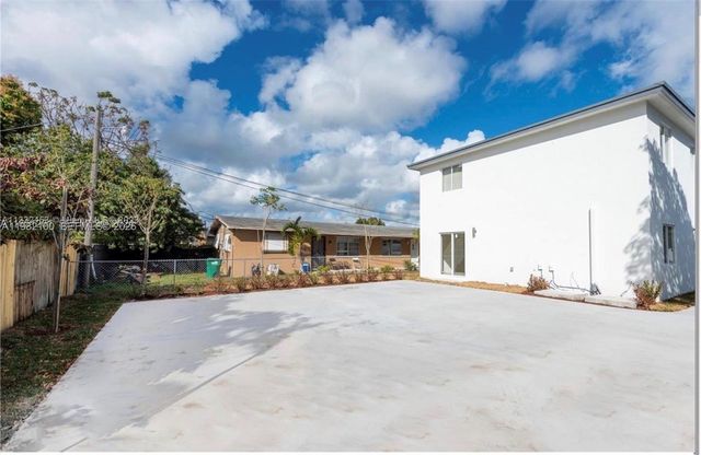 10384 SW 173rd St 2, Miami, FL 33157