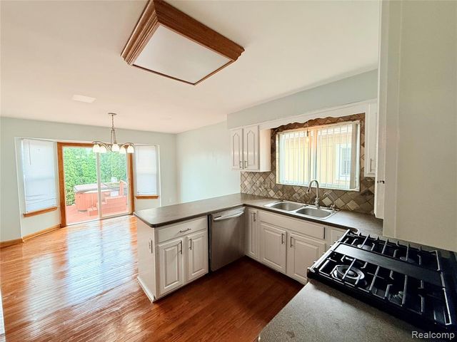 25992 Briar Towne Boulevard, Chesterfield, MI 48051