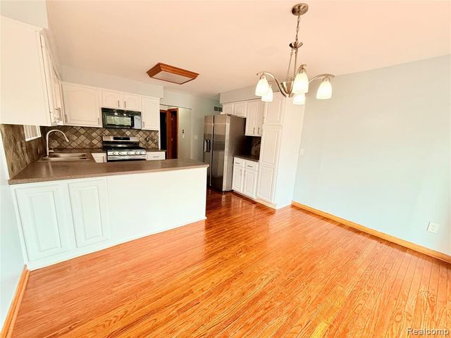 25992 Briar Towne Boulevard, Chesterfield, MI 48051