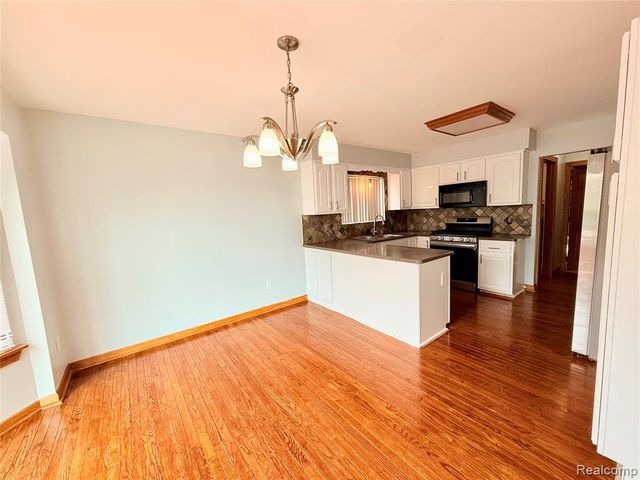 25992 Briar Towne Boulevard, Chesterfield, MI 48051