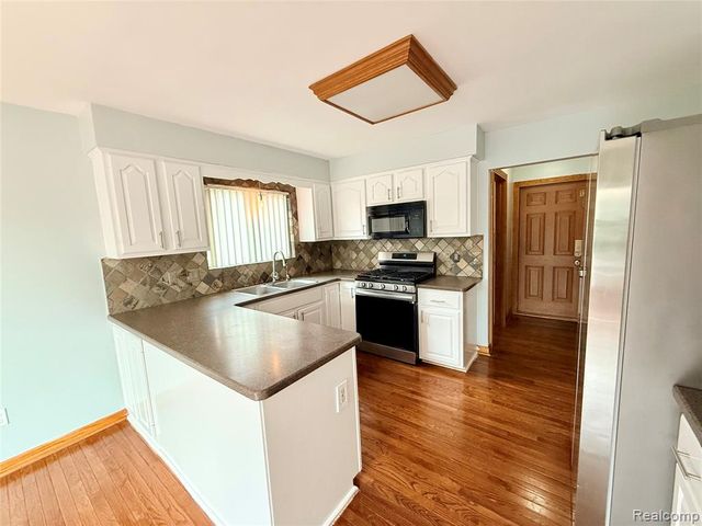 25992 Briar Towne Boulevard, Chesterfield, MI 48051