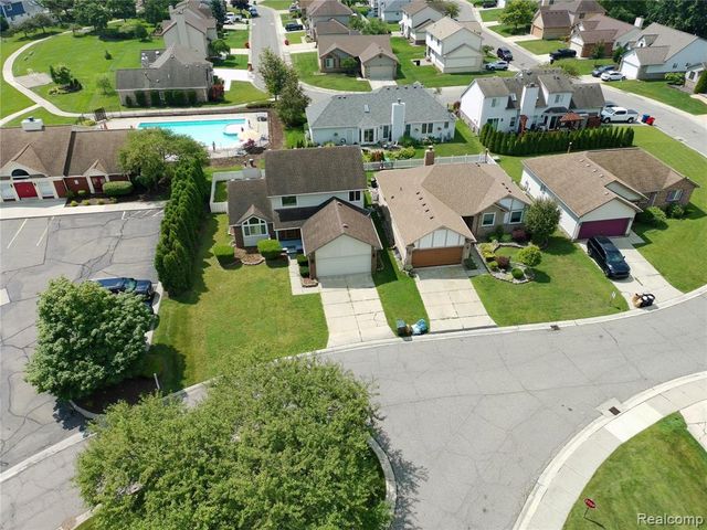 25992 Briar Towne Boulevard, Chesterfield, MI 48051