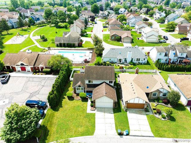 25992 Briar Towne Boulevard, Chesterfield, MI 48051