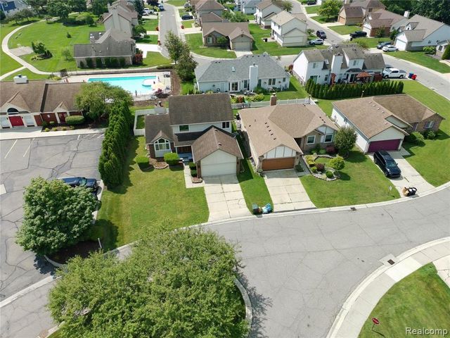 25992 Briar Towne Boulevard, Chesterfield, MI 48051