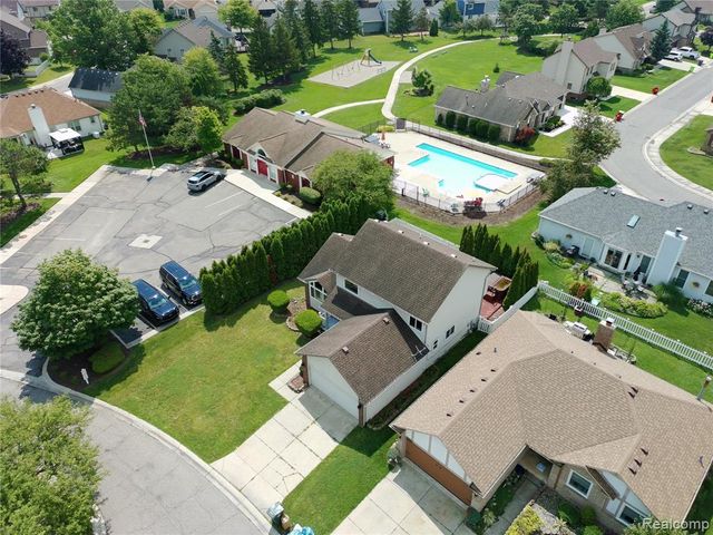 25992 Briar Towne Boulevard, Chesterfield, MI 48051