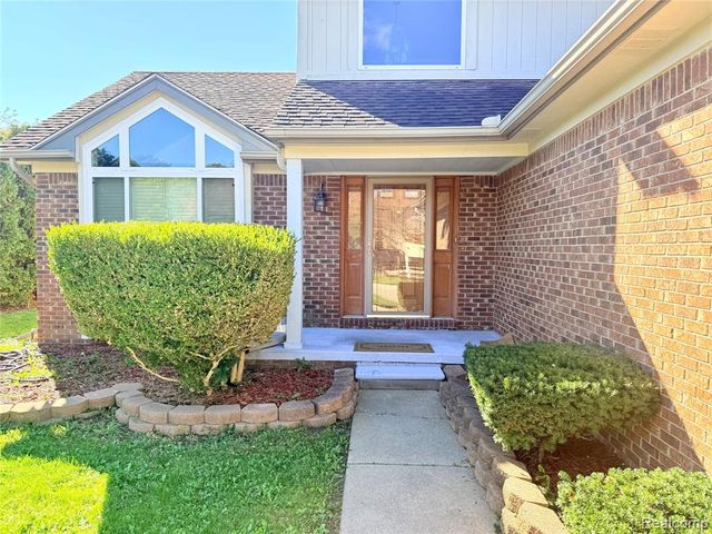 25992 Briar Towne Boulevard, Chesterfield, MI 48051