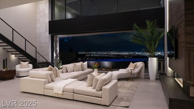 12 Chisel Crest Court, Henderson, NV 89012