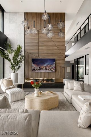 12 Chisel Crest Court, Henderson, NV 89012