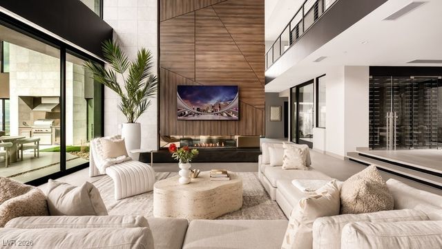 12 Chisel Crest Court, Henderson, NV 89012