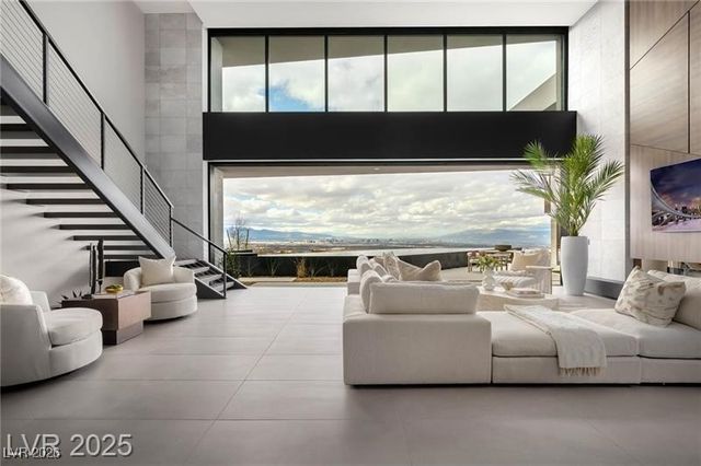 12 Chisel Crest Court, Henderson, NV 89012