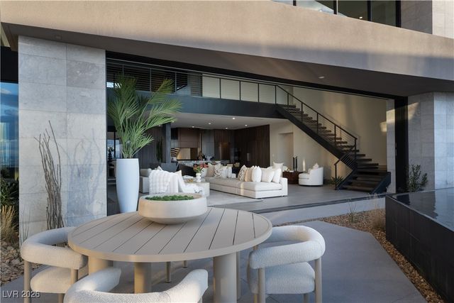 12 Chisel Crest Court, Henderson, NV 89012