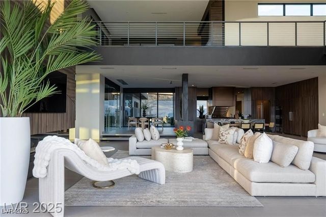 12 Chisel Crest Court, Henderson, NV 89012