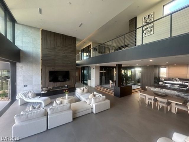 12 Chisel Crest Court, Henderson, NV 89012