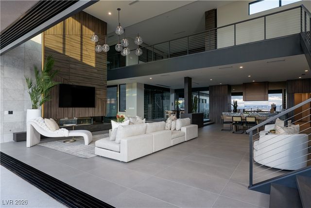 12 Chisel Crest Court, Henderson, NV 89012